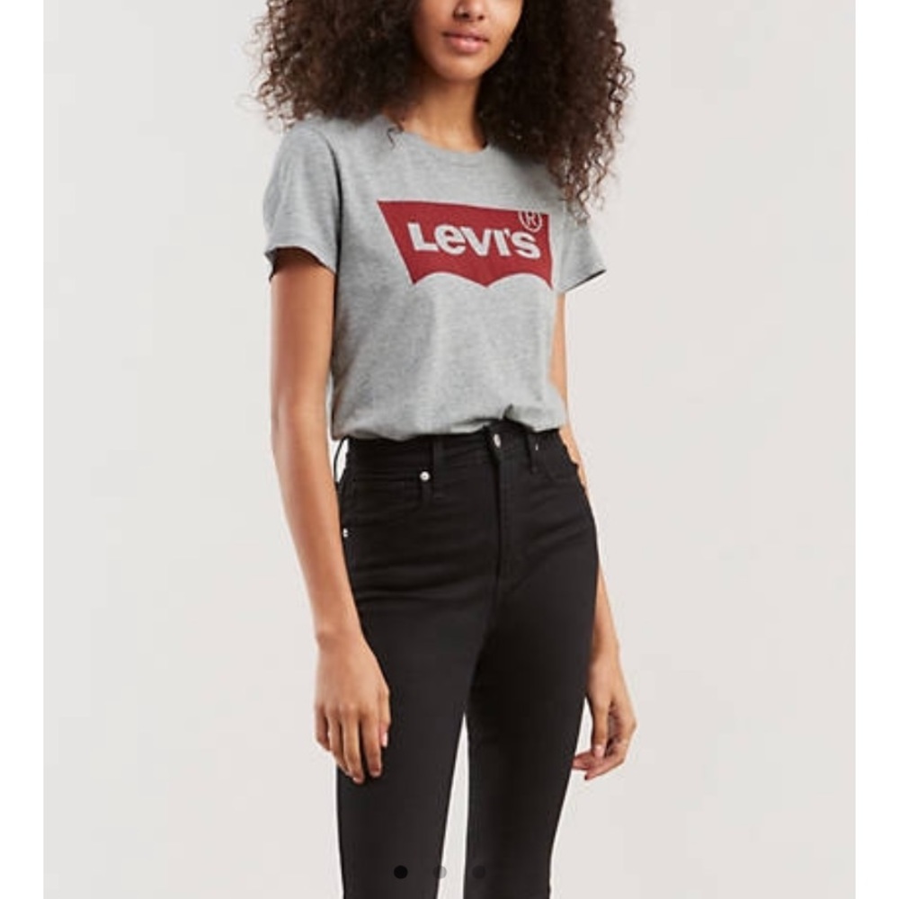 Grey Levi’s T-shirt